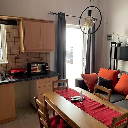 Comfy Apartment With Low Ceiling Attic أثينا المظهر الخارجي الصورة