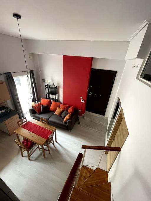 Comfy Apartment With Low Ceiling Attic أثينا المظهر الخارجي الصورة